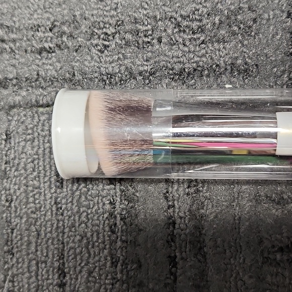 It Brushes for Ulta full coverage complexion brush #77 - Picture 3 of 3